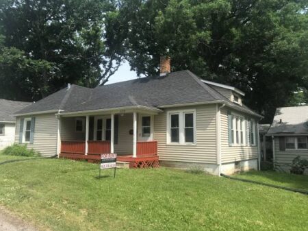 2215 11th Avenue B, Moline, IL 61265